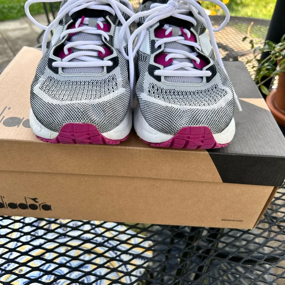 Women’s Diadora Black and Pink Athletic Shoes with Breathable Mesh - Picture 4 of 9